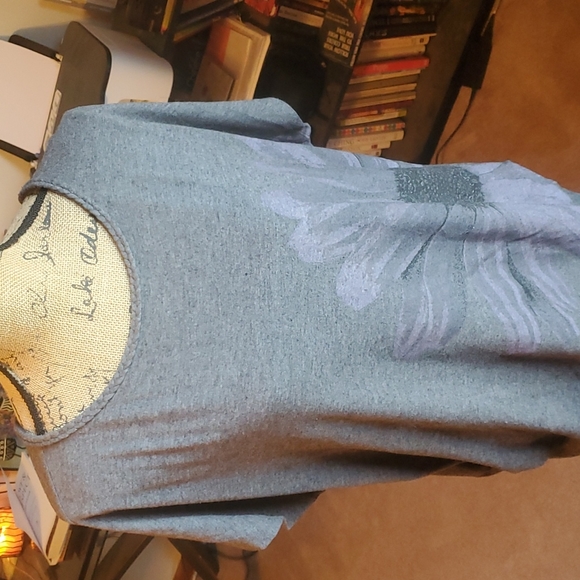 Maurices size 2 charcoal gray top with rouged sides and big flower on front left - Picture 2 of 10